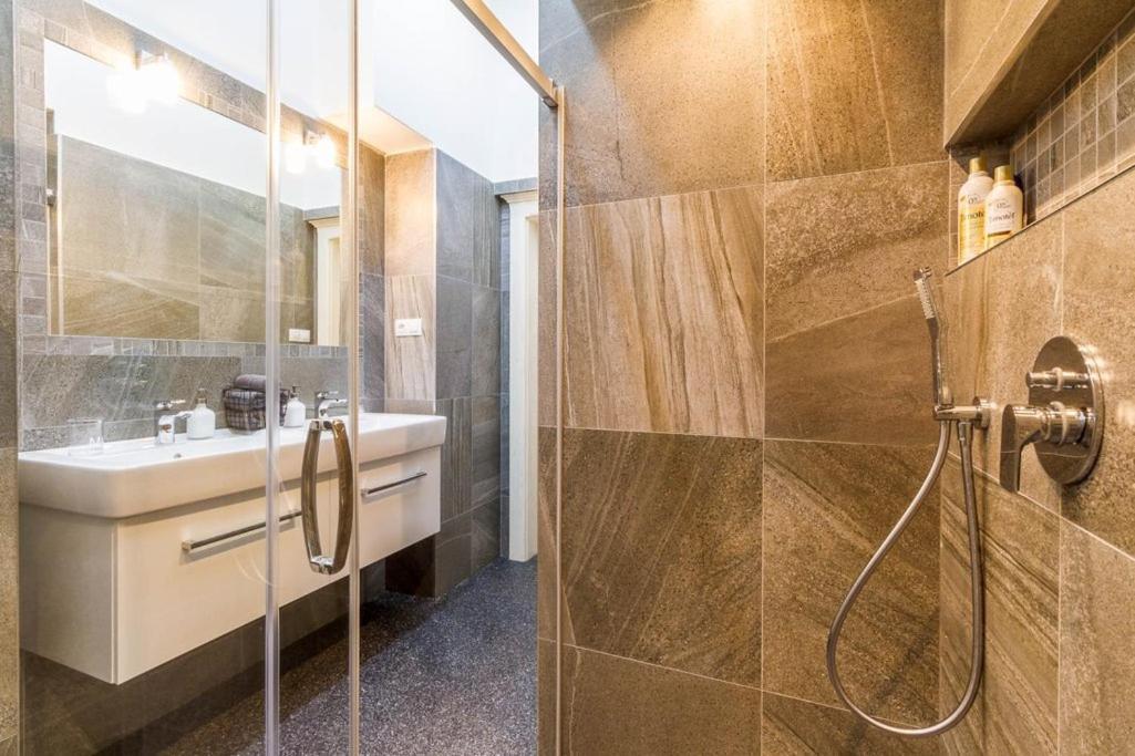 Stylish Apartment 5 Minutes Walk From City Center Praha Bagian luar foto
