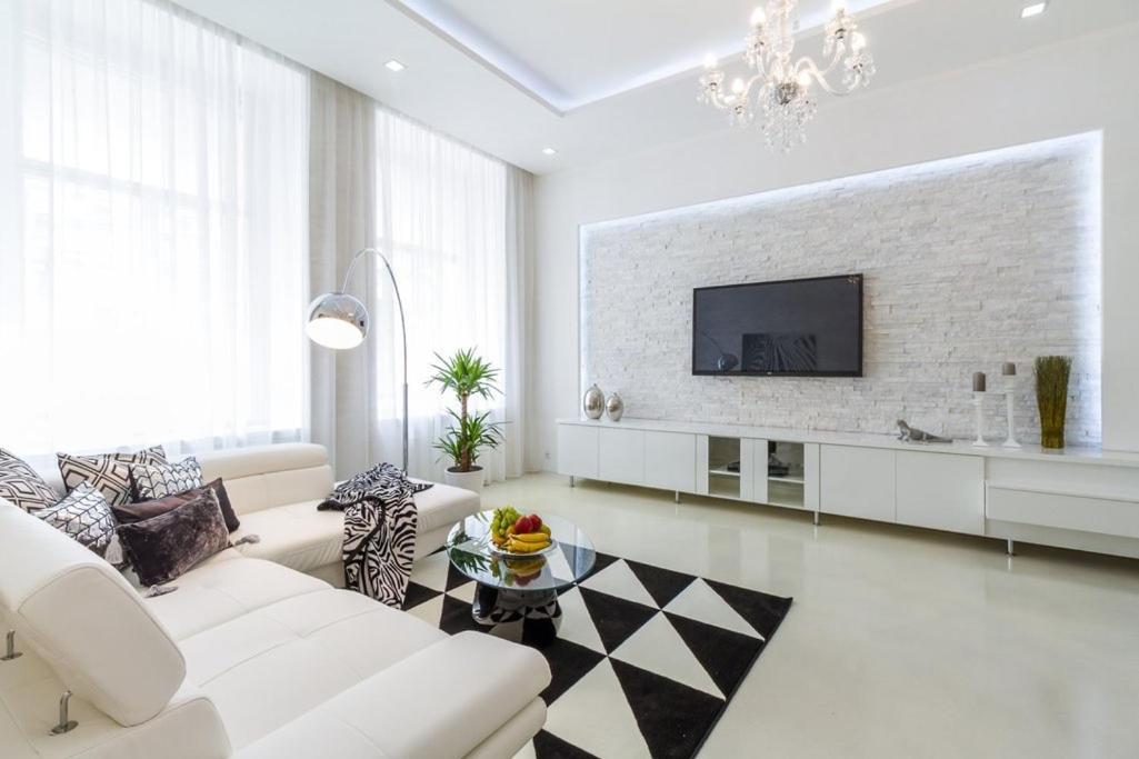 Stylish Apartment 5 Minutes Walk From City Center Praha Bagian luar foto