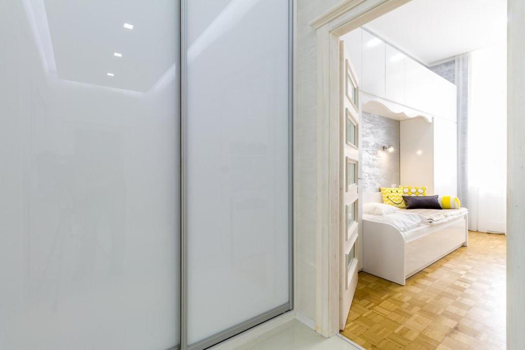 Stylish Apartment 5 Minutes Walk From City Center Praha Bagian luar foto